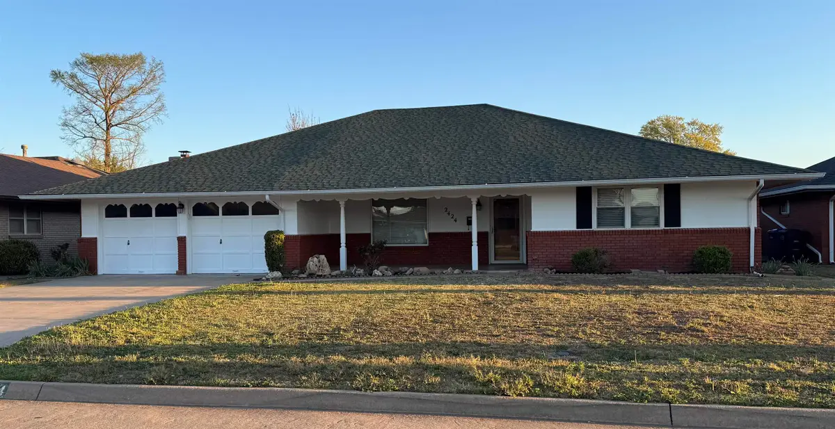 2424 Indian Dr, Enid, OK 73703 - #1