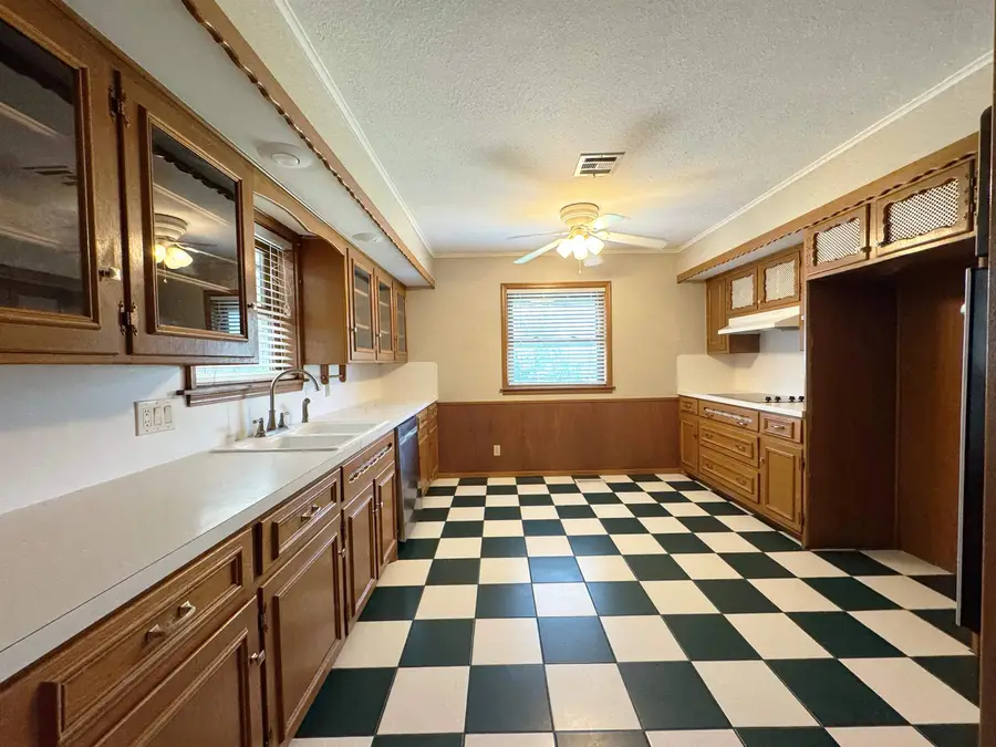 2424 Indian Dr, Enid, OK 73703 - #3