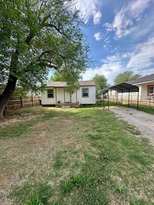 225 E Cottonwood Ave, Enid, OK 73701