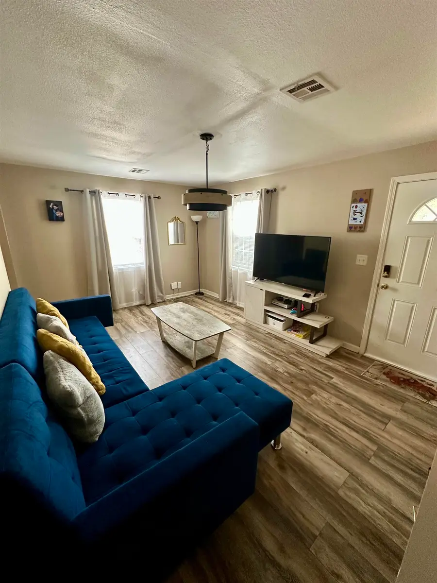 225 E Cottonwood Ave, Enid, OK 73701 - #3