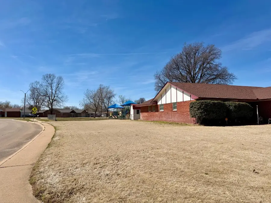114 S Cimarron, Enid, OK 73703 - #3