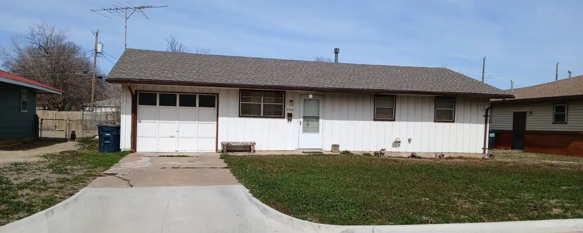 2314 E Locust Ave, Enid, OK 73701 - #1