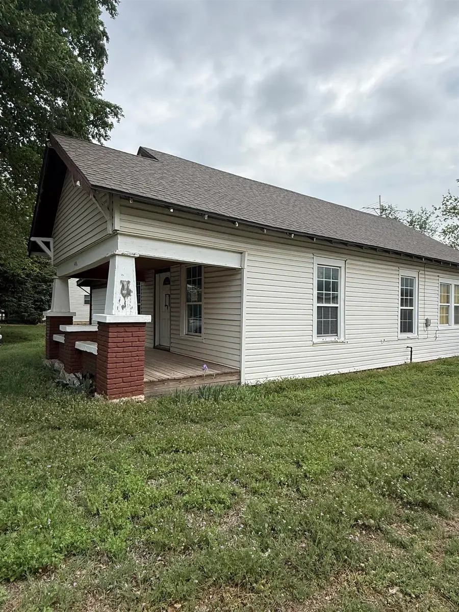 408 N Leach, Watonga, OK 73772 - #2