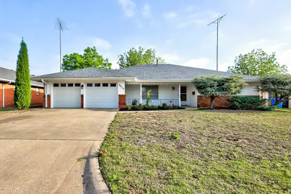 2414 Indian Dr, Enid, OK 73703