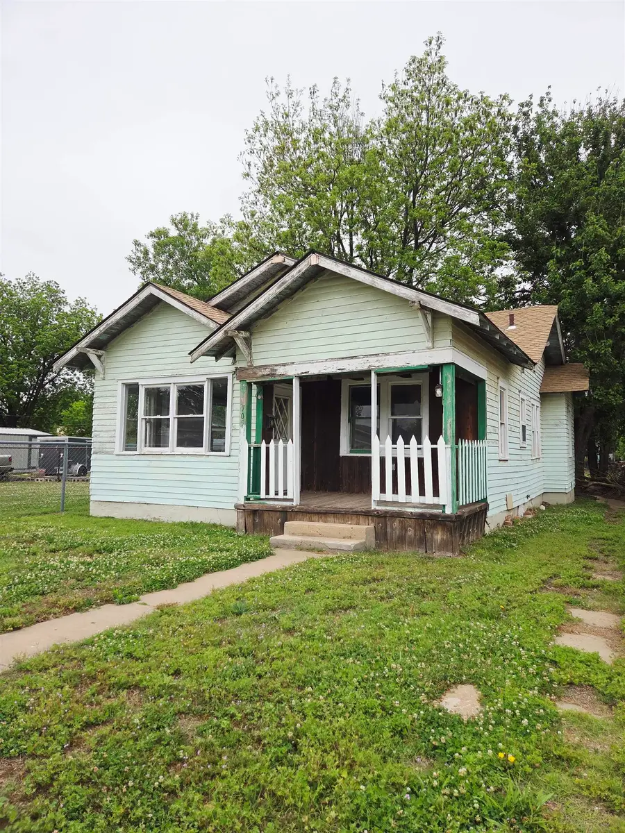 705 N 11th St, Enid, OK 73701 - #2