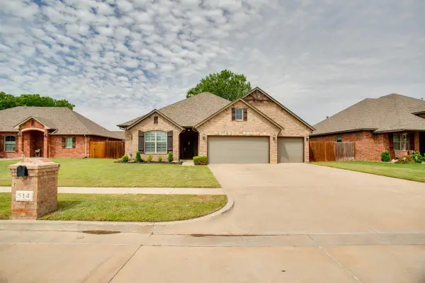 514 Jaguar Ln, Enid, OK 73703
