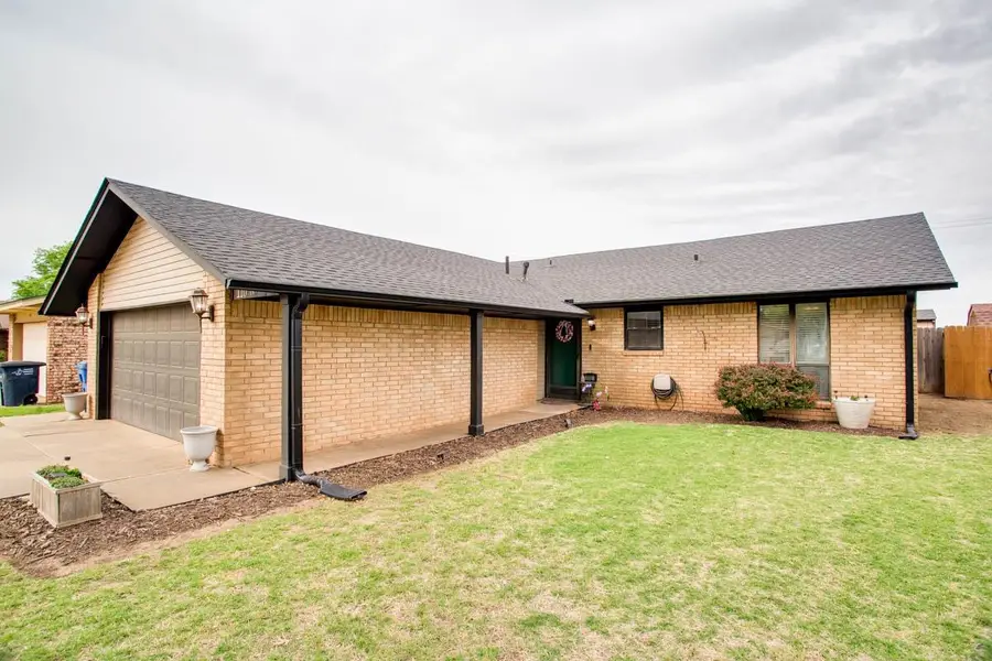 110 N Keystone, Enid, OK 73703 - #2