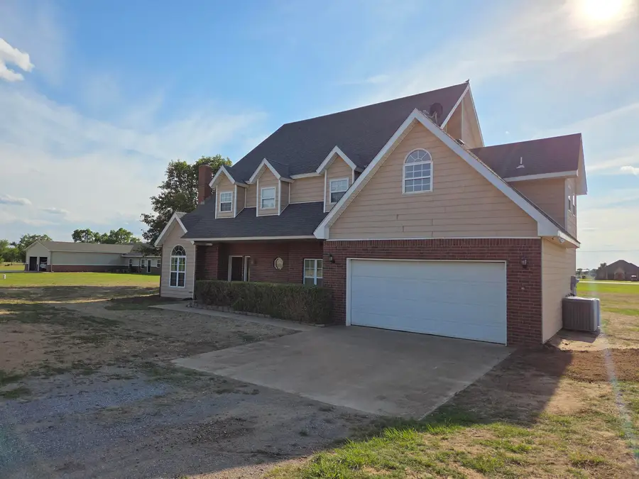 210 Thistledown Rd, Enid, OK 73703 - #3