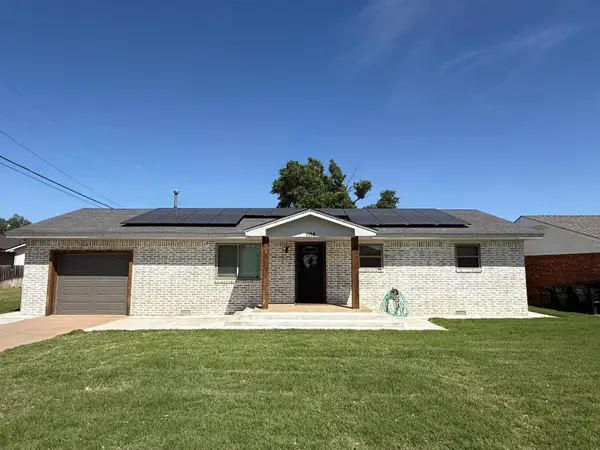 1114 Villa Dr, Watonga, OK 73772