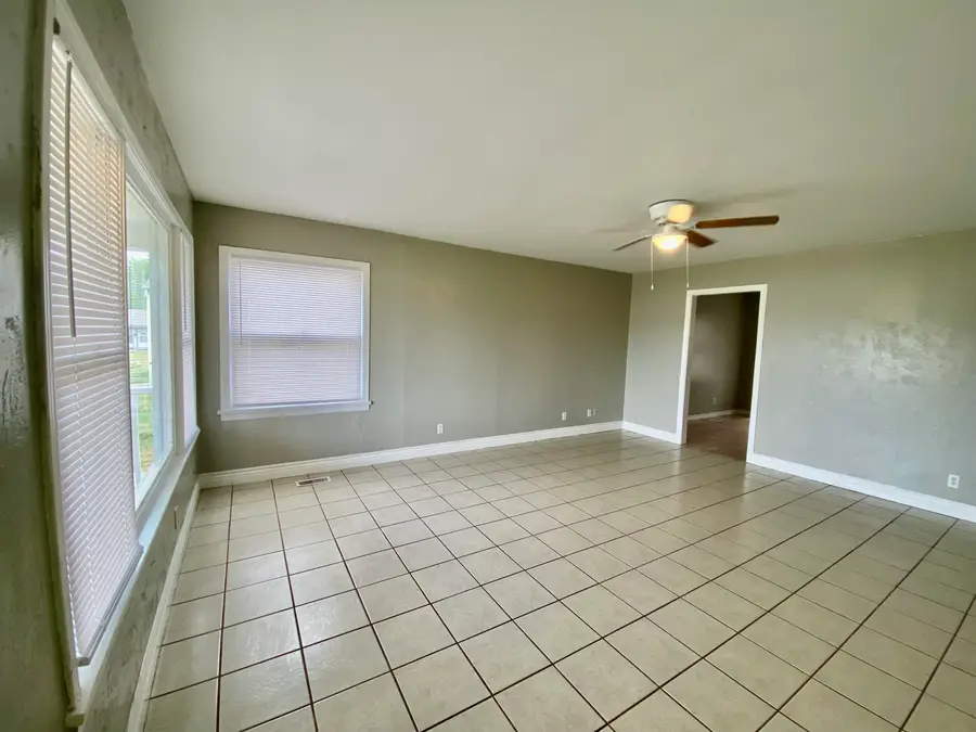1605 S Jackson, Enid, OK 73701 - #2