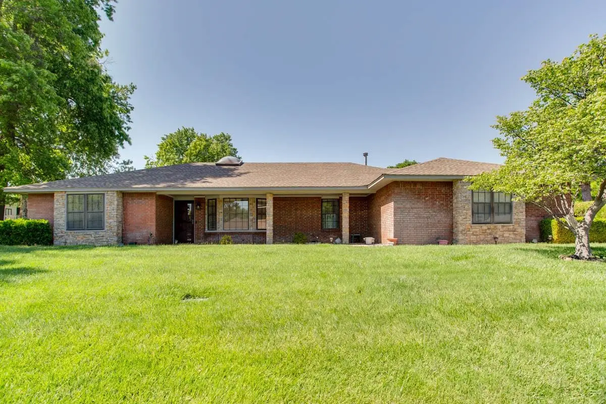 2814 Edgewood Dr, Enid, OK 73703 - #1
