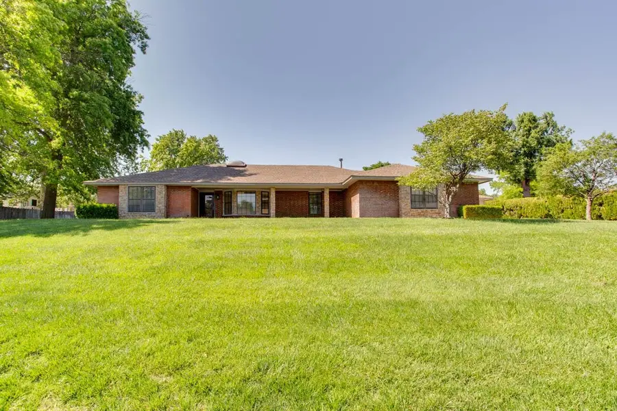 2814 Edgewood Dr, Enid, OK 73703 - #2