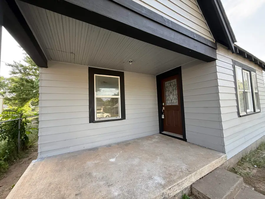572 N Davis, Enid, OK 73701-9999 - #2