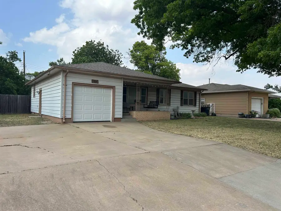 726 W Hickory, Enid, OK 73701 - #2