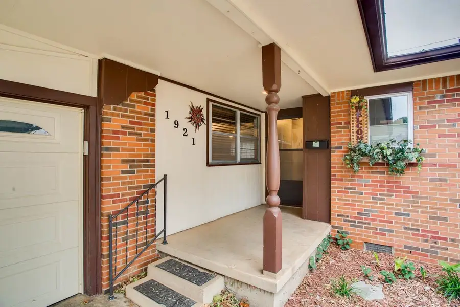 1921 Pontiac Dr, Enid, OK 73703 - #2