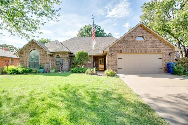 1012 Briar Creek Rd, Enid, OK 73703