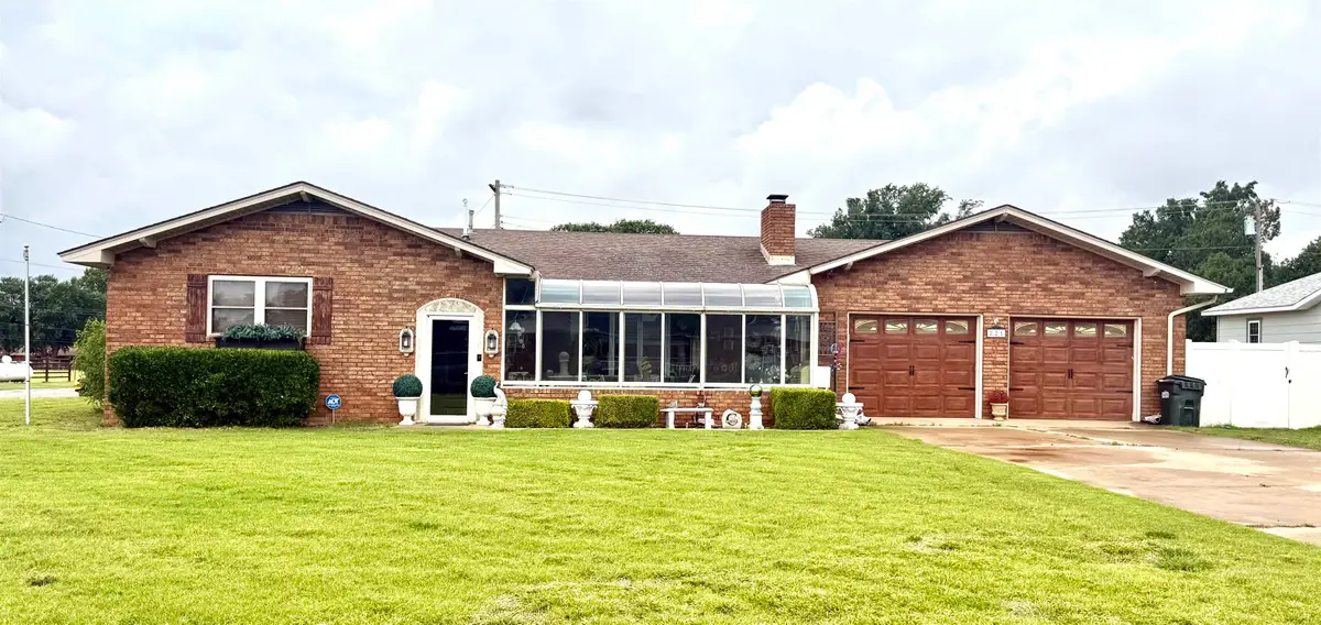 821 S Laird, Mooreland, OK 73852 - #1