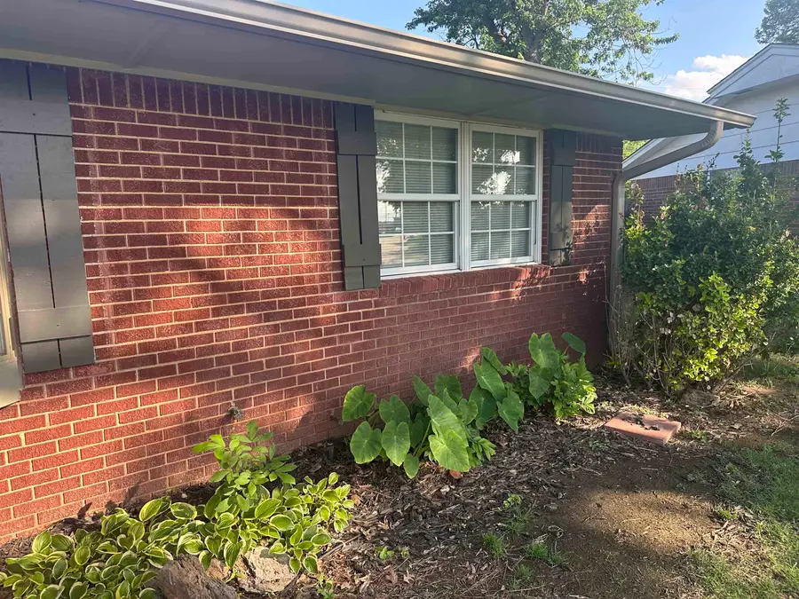 1927 Arapaho Dr, Enid, OK 73703 - #2