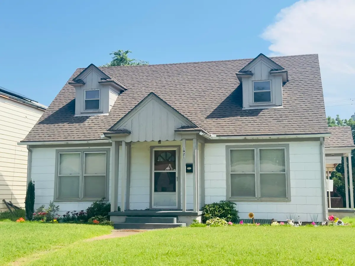 1921 W Maple Ave, Enid, OK 73703 - #1