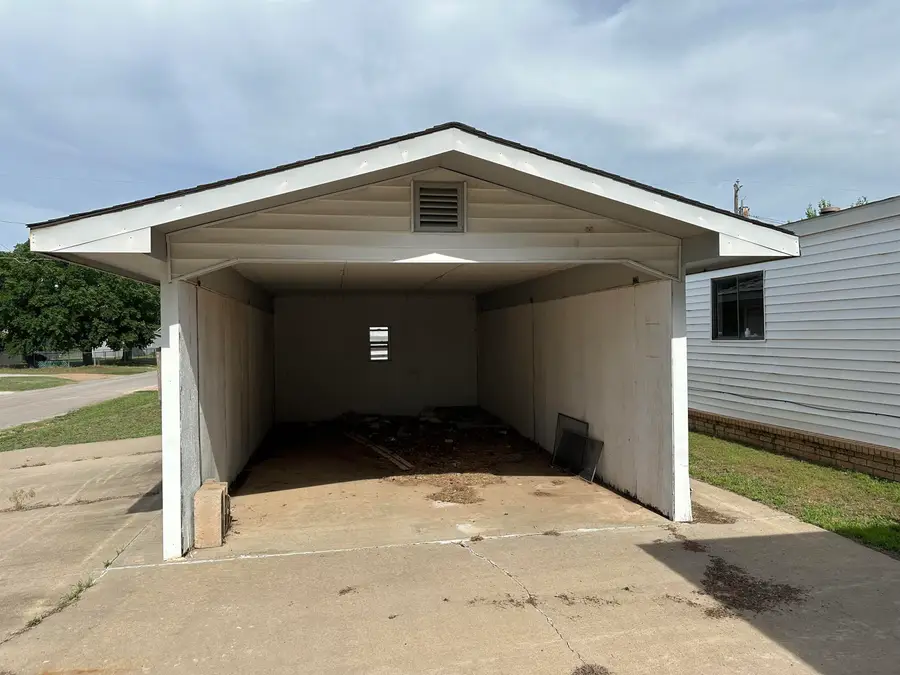 502 7th St, Woodward, OK 73801 - #3