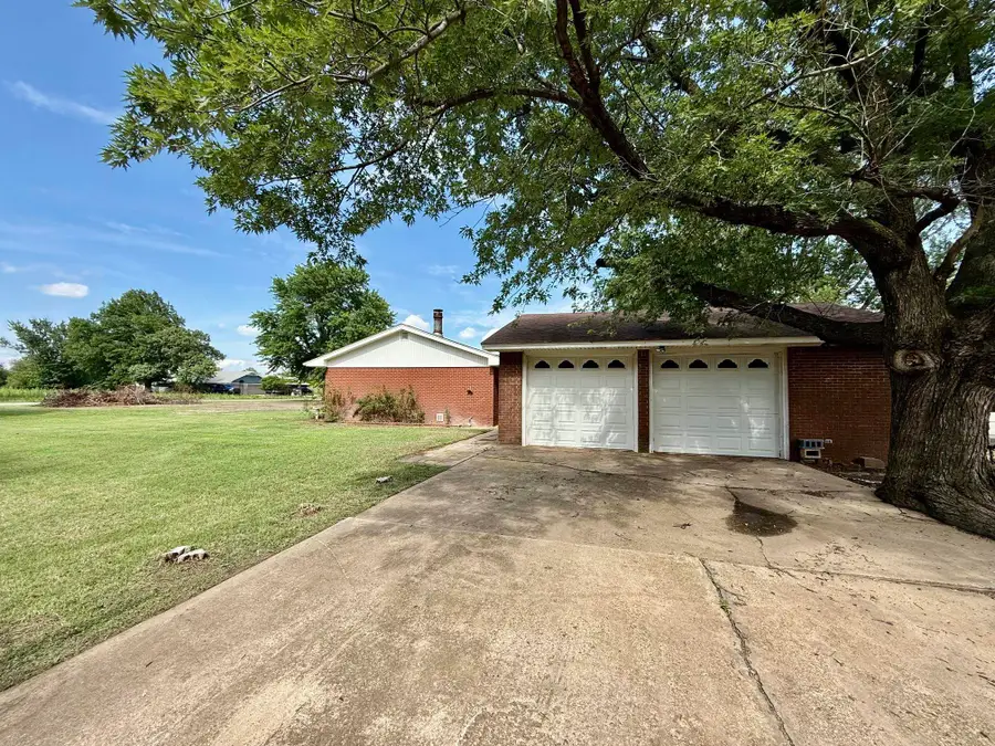 2329 W Colorado Ave, Enid, OK 73703 - #3