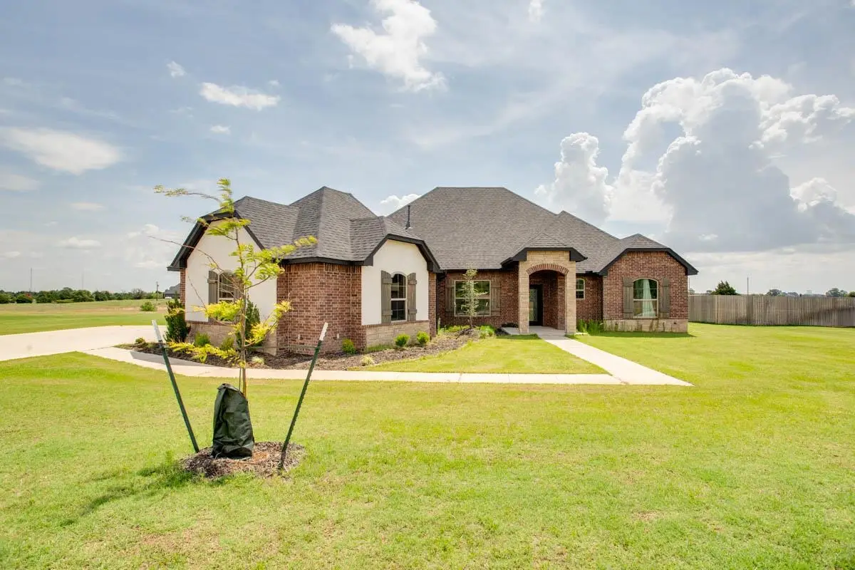 7009 Chisholm Ranch Dr, Enid, OK 73703 - #1