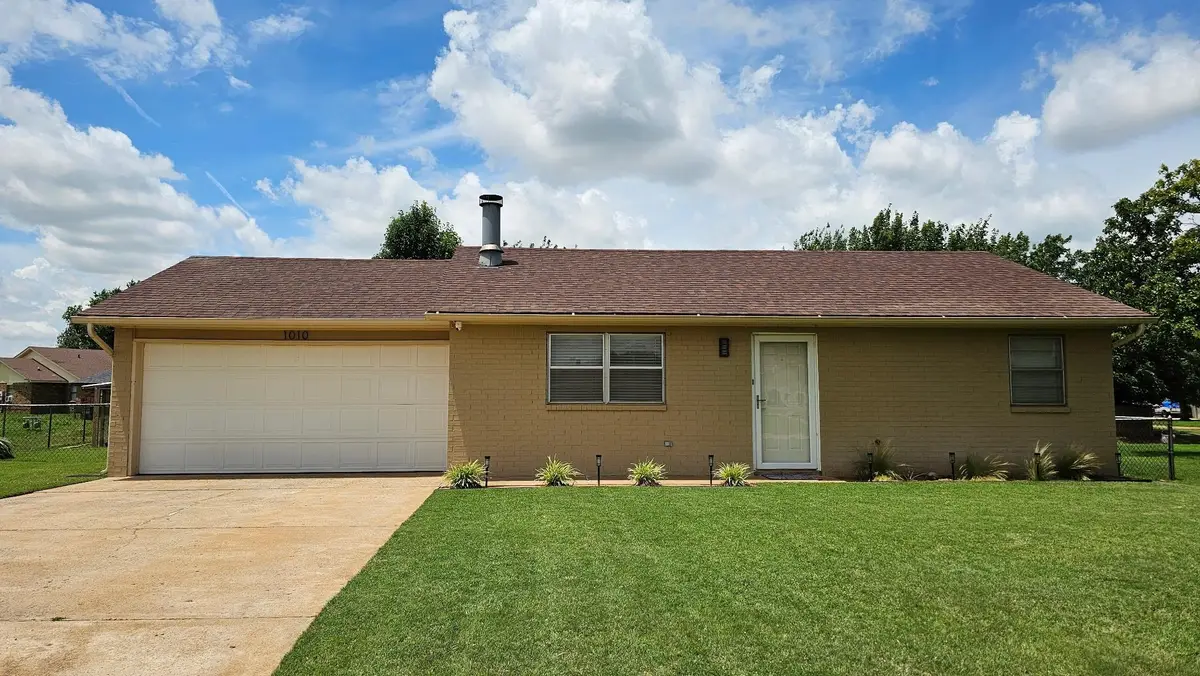 1010 Freeland Dr, Enid, OK 73701 - #1