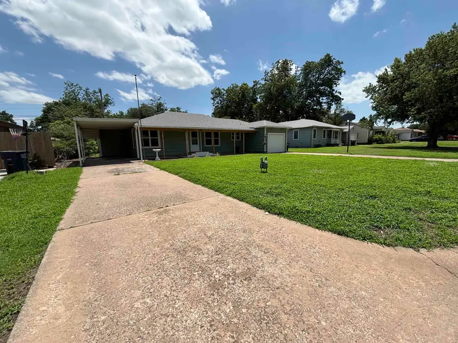 2525 W Broadway Ave, Enid, OK 73703 - #3