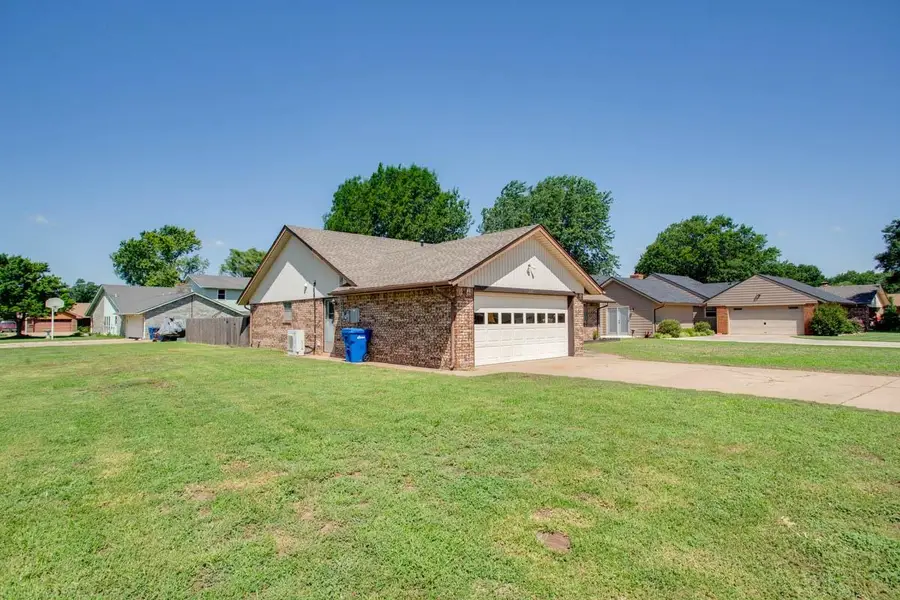 402 Lilac Place, Enid, OK 73703 - #2