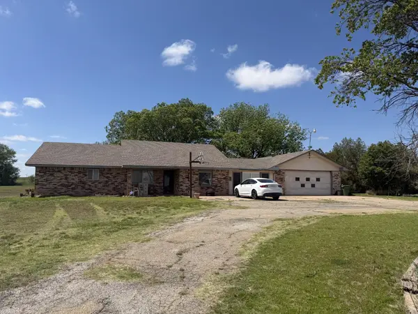 2828 S Stabe Rd, Lahoma, OK 73754