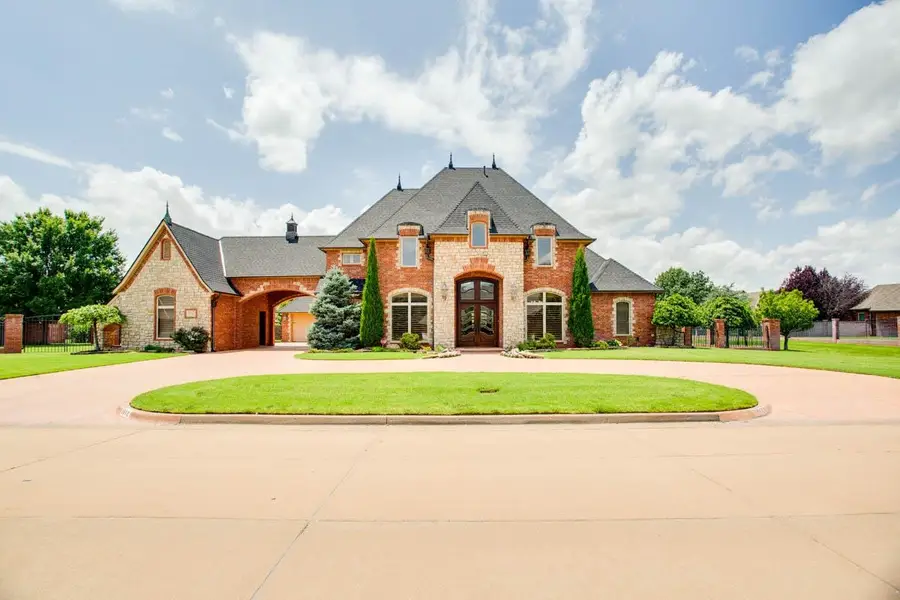 3112 Falcon Crest Dr, Enid, OK 73703-000 - #2