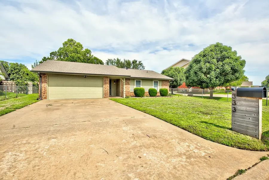 333 S La Mesa Dr, Enid, OK 73703 - #2