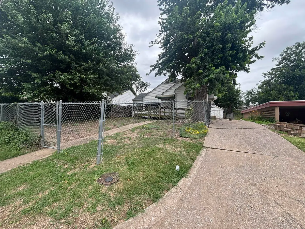 1913 E Maple Ave, Enid, OK 73701 - #1