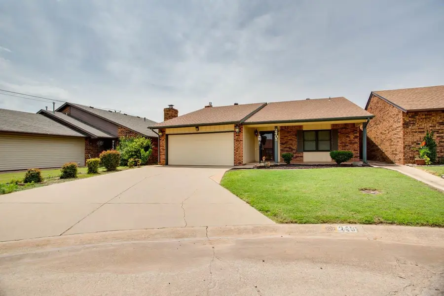 2405 Woodmoor Rd, Enid, OK 73703 - #3