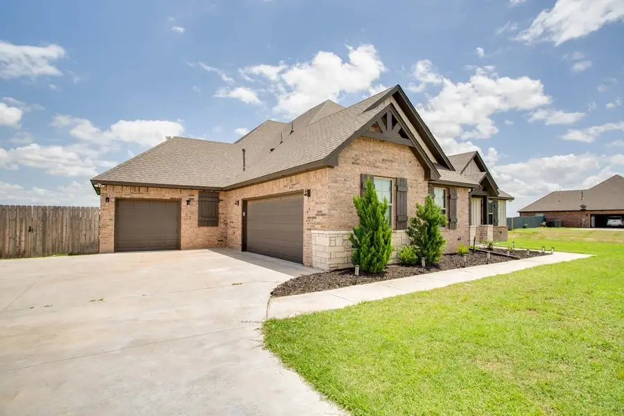7057 Chestwood Ln, Enid, OK 73703 - #2