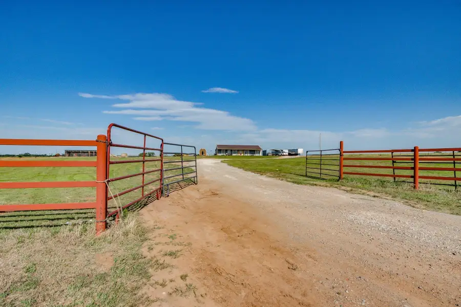 2406 S Logan Road, Lahoma, OK 73754 - #2