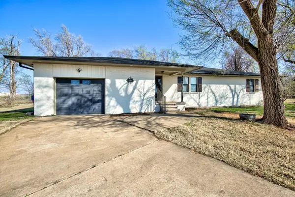 925 N Main, Ringwood, OK 73768