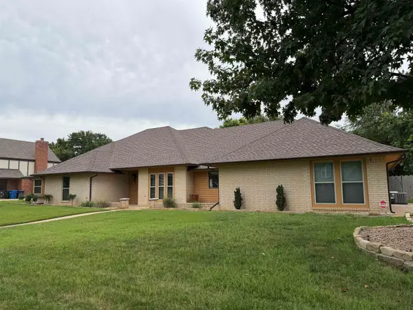 3401 Goldfinch Ln, Enid, OK 73703