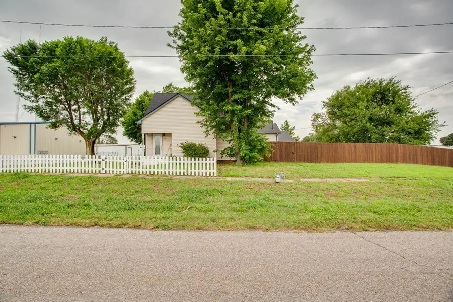 202 W 3rd, Lahoma, OK 73754 - #2