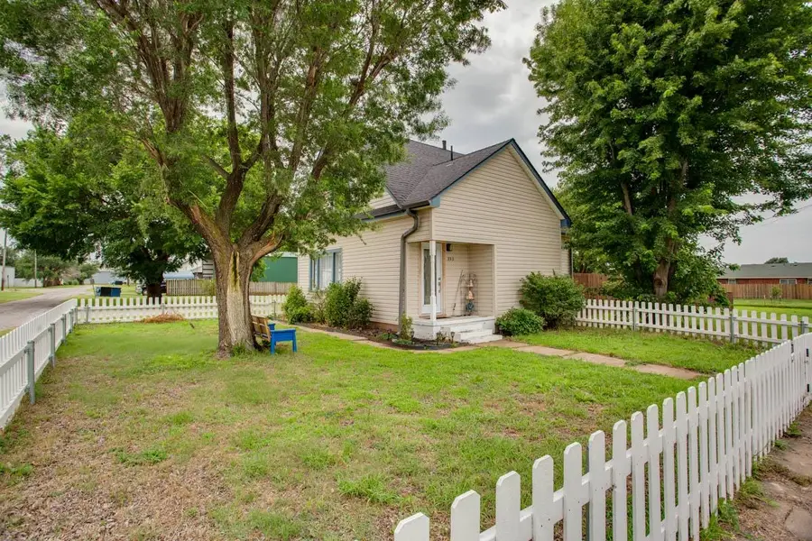 202 W 3rd, Lahoma, OK 73754 - #3