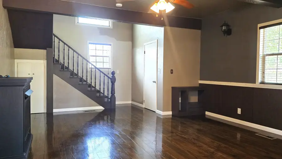 319 W Aspen Ave, Pond Creek, OK 73766 - #2