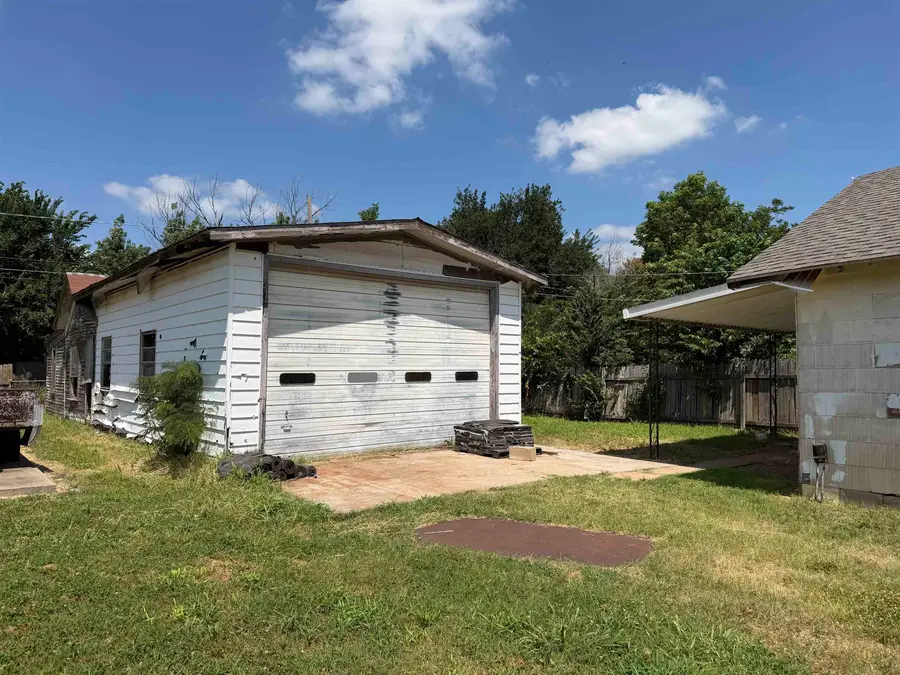 1202 N 12th St, Enid, OK 73701 - #2