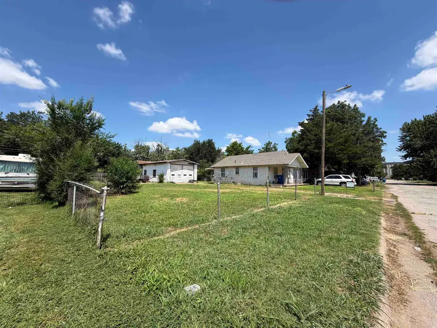 1202 N 12th St, Enid, OK 73701 - #3