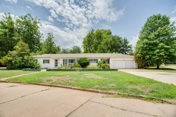 1207 Sunset Ave, Enid, OK 73703