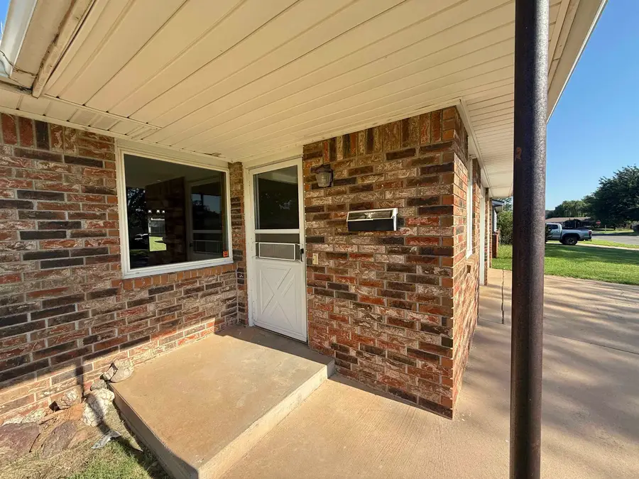 1423 23rd St, Woodward, OK 73801 - #2