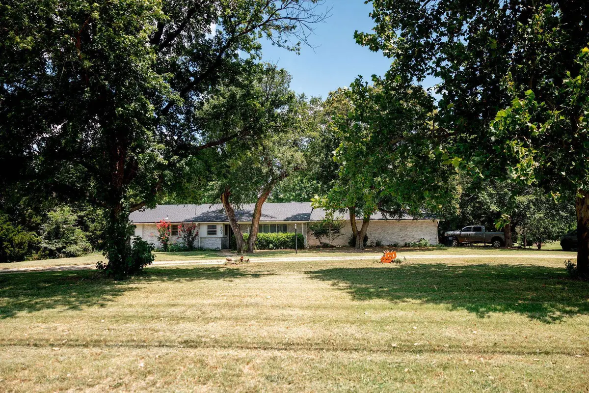 805 N Oakwood Rd, Enid, OK 73703 - #1