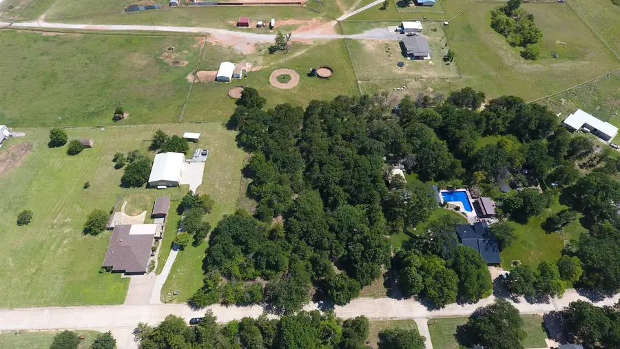 18 Country Club Dr, Hennessey, OK 73742 - #2