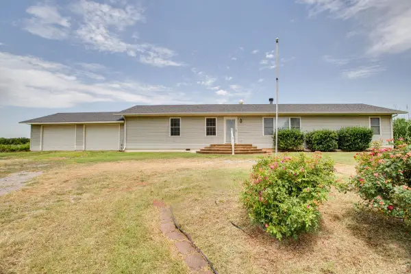5208 S Leona Mitchell Blvd, Enid, OK 73701