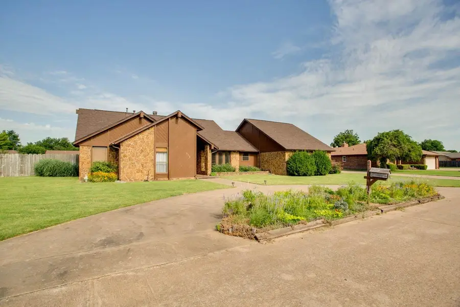 416 Applewood St, Enid, OK 73701 - #2