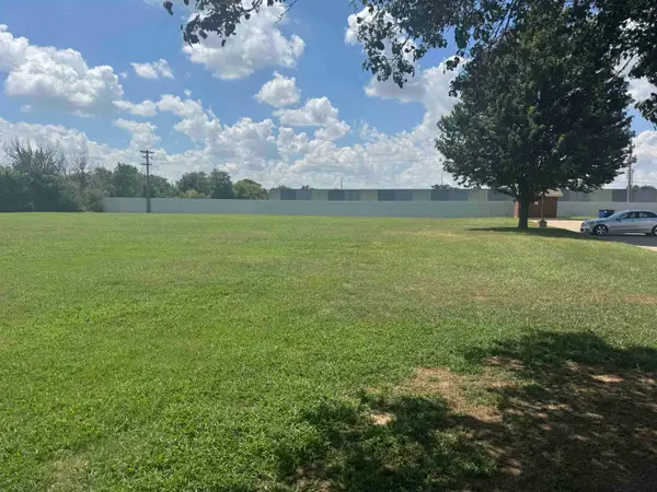 829 W Moore, Enid, OK 73701